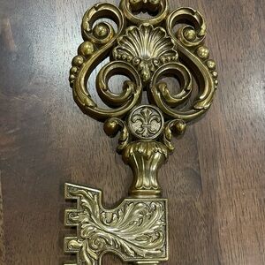 Syroco Antique Gold Wall Key Decor
